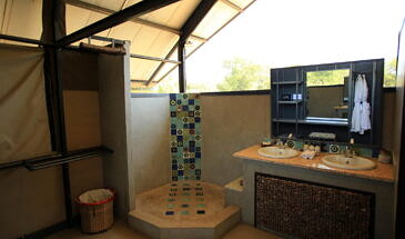 African Safari Guru - Kavinga Safari Camp - Mana Pools National Park - Zimbabwe - Bathroom